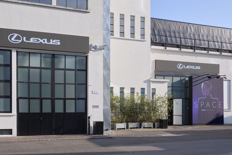 LEXUSの展示が行われた「スーパースタジオ・ピュー」。