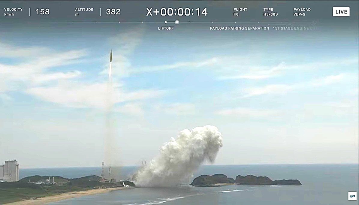 ブースターを搭載しないため、噴煙をほとんど引かずに上昇する30形態 （c）JAXA/YouTube Live Streaming