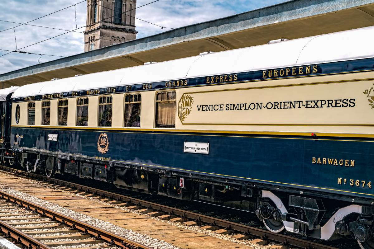 憧れのオリエント・エクスプレス、その複雑な歴史と現代の豪華列車事情